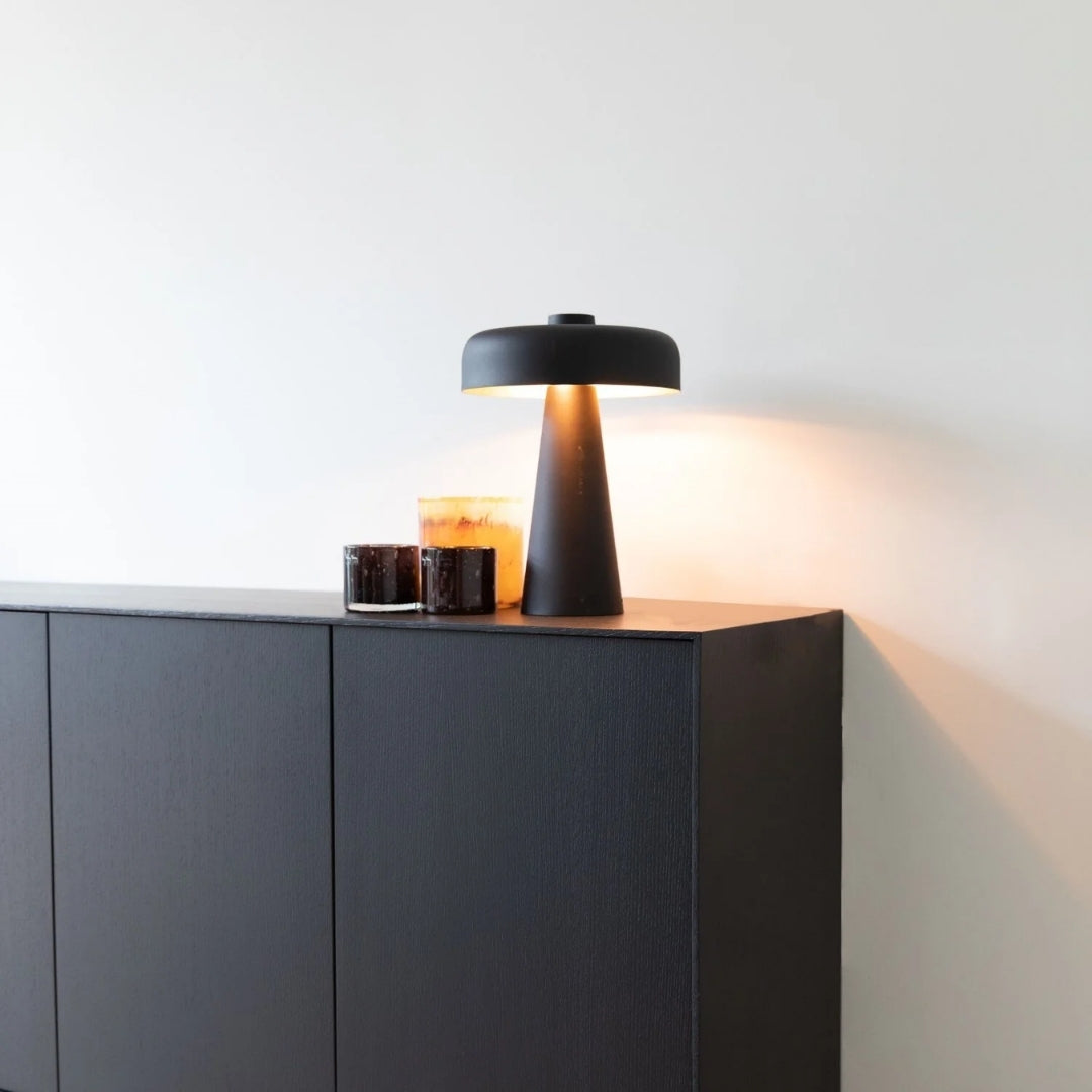 Pilz Lampe - Luxuriöse schwarze Tischlampe mit goldenem Schimmer