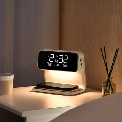 3-in-1 Wekker - LED Nachtlamp met Draadloze Oplader
