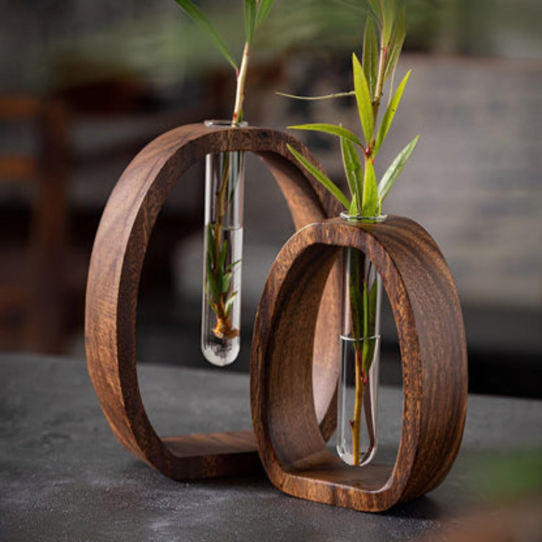 Walnoot Loop Vaasje - Sculpturaal Design voor Bloemen