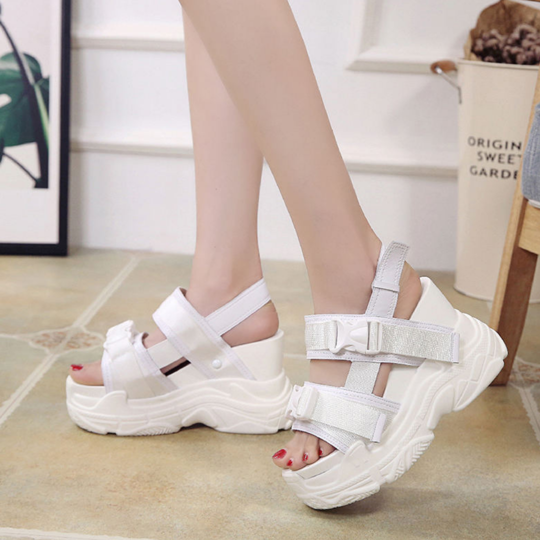 Platform Sandalen Met Stoere Gespsluiting