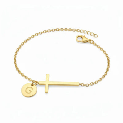 Armband met kruis en gepersonaliseerde letter