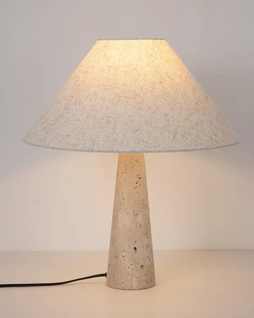 Lampe de table Japandi en travertin - abat-jour en lin