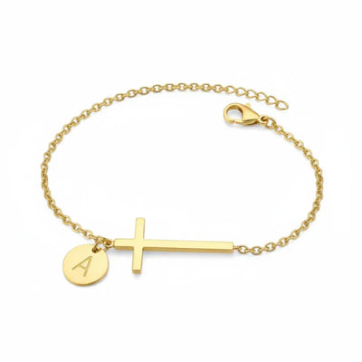 Armband met kruis en gepersonaliseerde letter