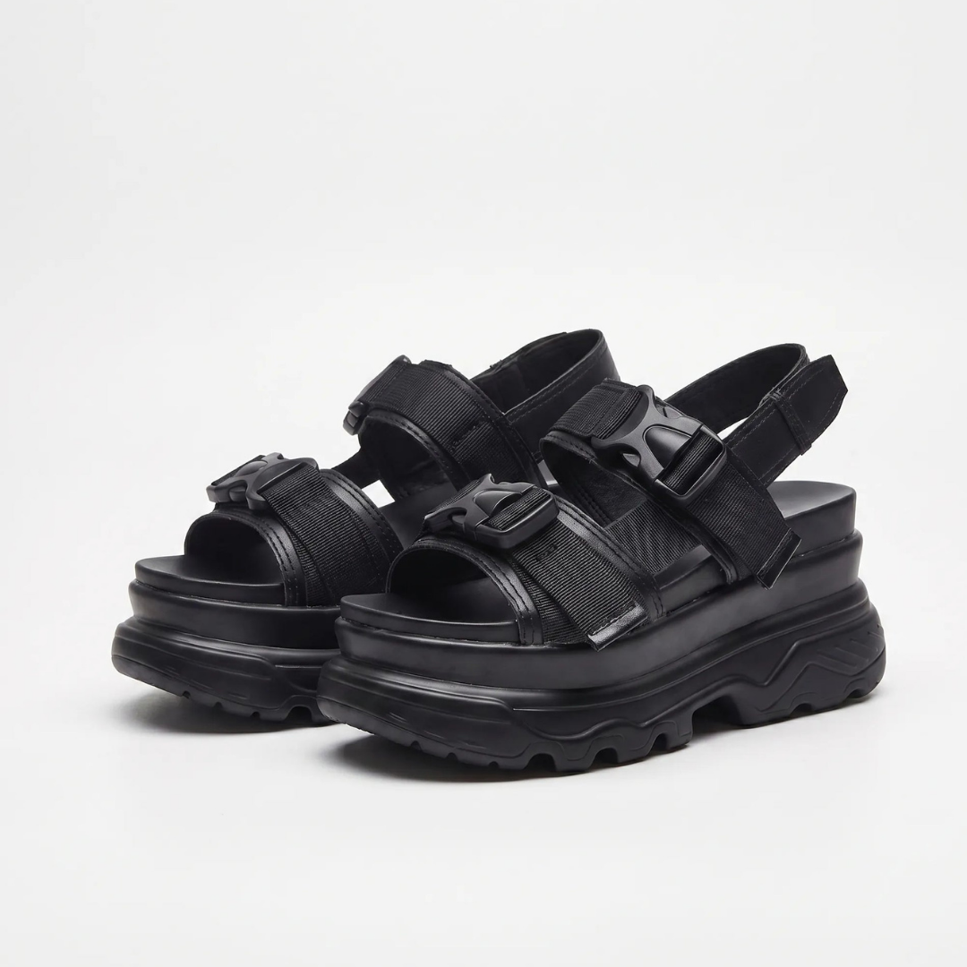 Platform Sandalen Met Stoere Gespsluiting