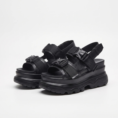 Platform Sandalen Met Stoere Gespsluiting