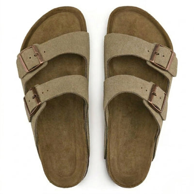 AMAZONE - Taupe Suède Casual Sandalen Met Anatomisch Voetbed