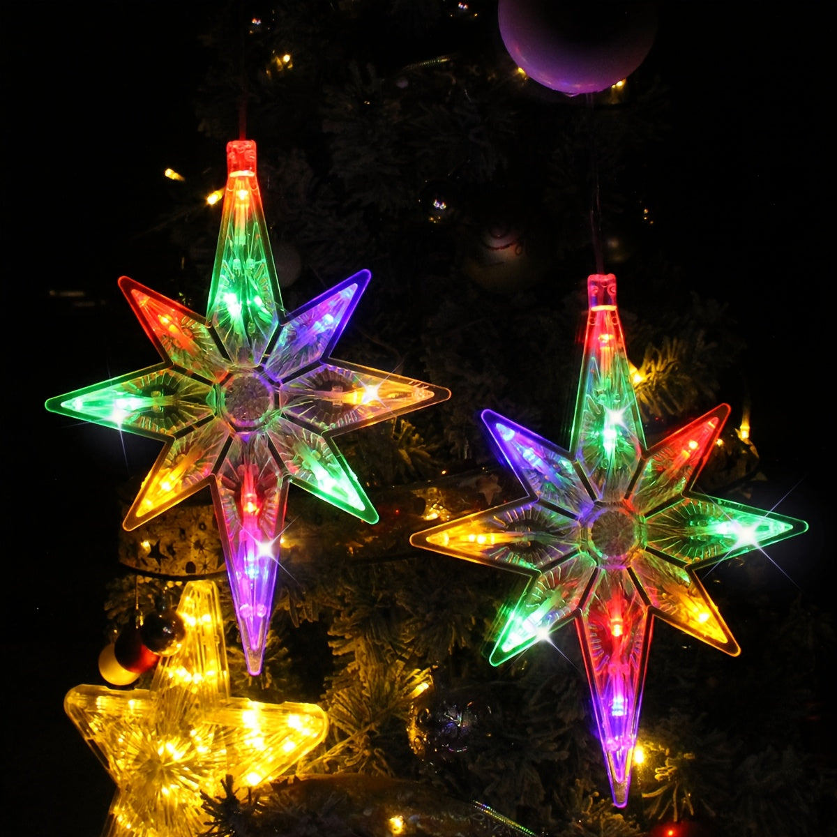 2 projecteurs d'étoiles à ventouse avec lumières à piles - Lampes suspendues pour plafond/mur/fenêtre avec lumière blanc chaud, décorations de chambre, de Noël et d'hiver en plastique (piles non incluses)