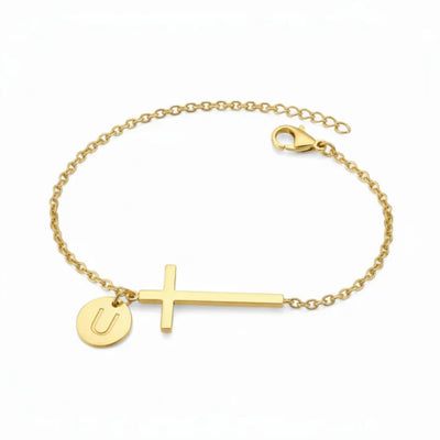 Armband met kruis en gepersonaliseerde letter