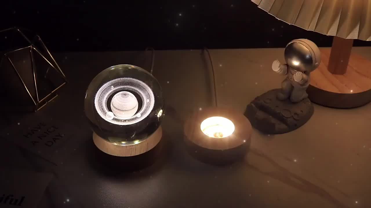 1 câble USB, 1 boule de cristal Lune/Ciel 3D, 1 base en bois, 1 veilleuse boule de cristal créative, 1 décoration de bureau, 1 cadeau de Noël