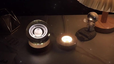 1 câble USB, 1 boule de cristal Lune/Ciel 3D, 1 base en bois, 1 veilleuse boule de cristal créative, 1 décoration de bureau, 1 cadeau de Noël