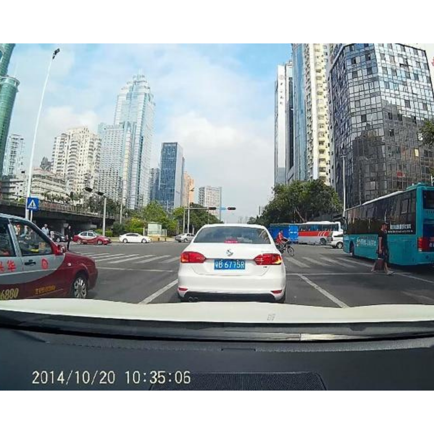 Dashcam - Full HD 1080P Opnames met 16GB Geheugenkaart - RoadVision