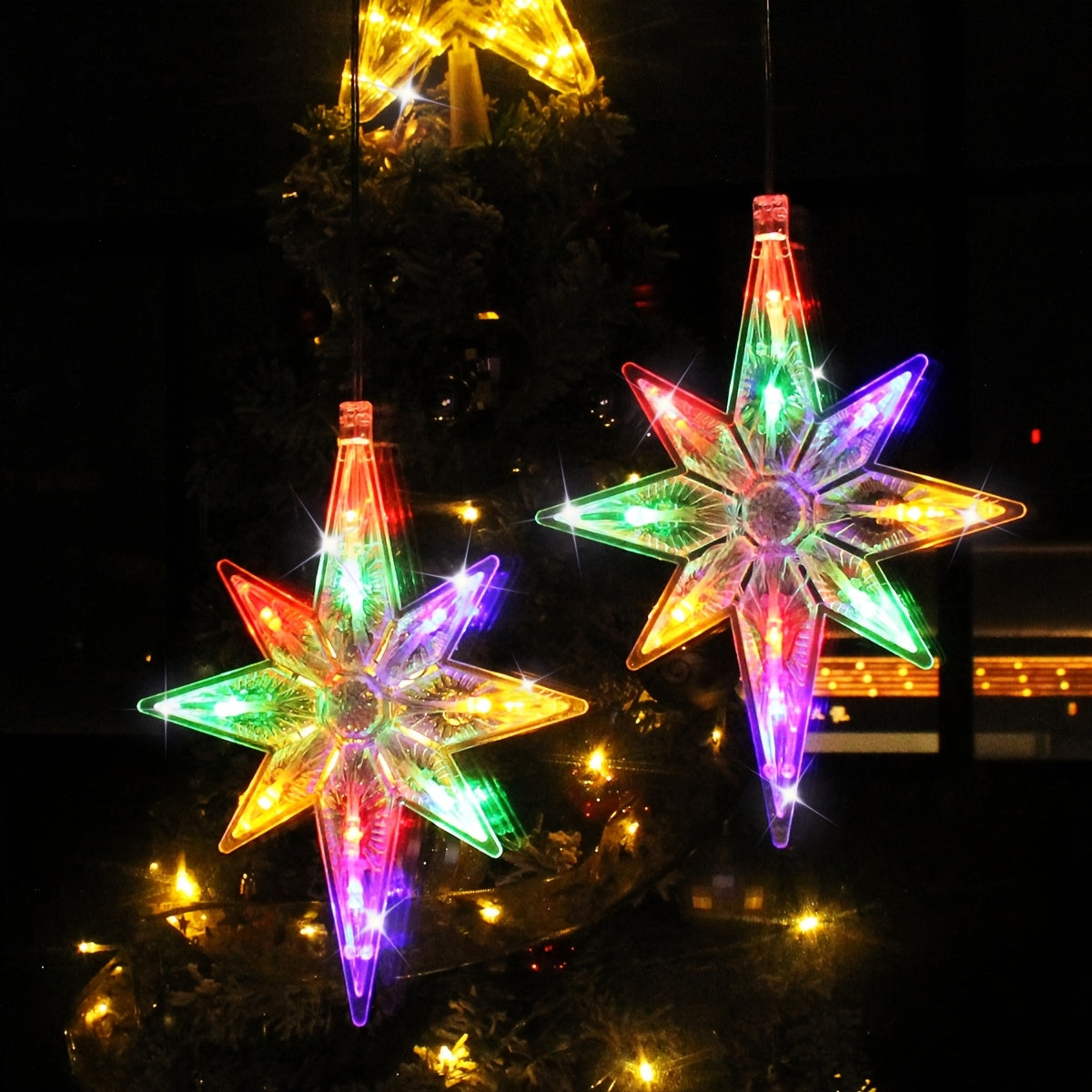 2 projecteurs d'étoiles à ventouse avec lumières à piles - Lampes suspendues pour plafond/mur/fenêtre avec lumière blanc chaud, décorations de chambre, de Noël et d'hiver en plastique (piles non incluses)