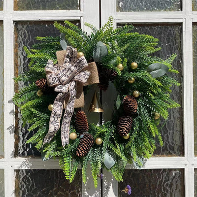 Kerstkrans met Natuurlijke Takken en Dennenappels