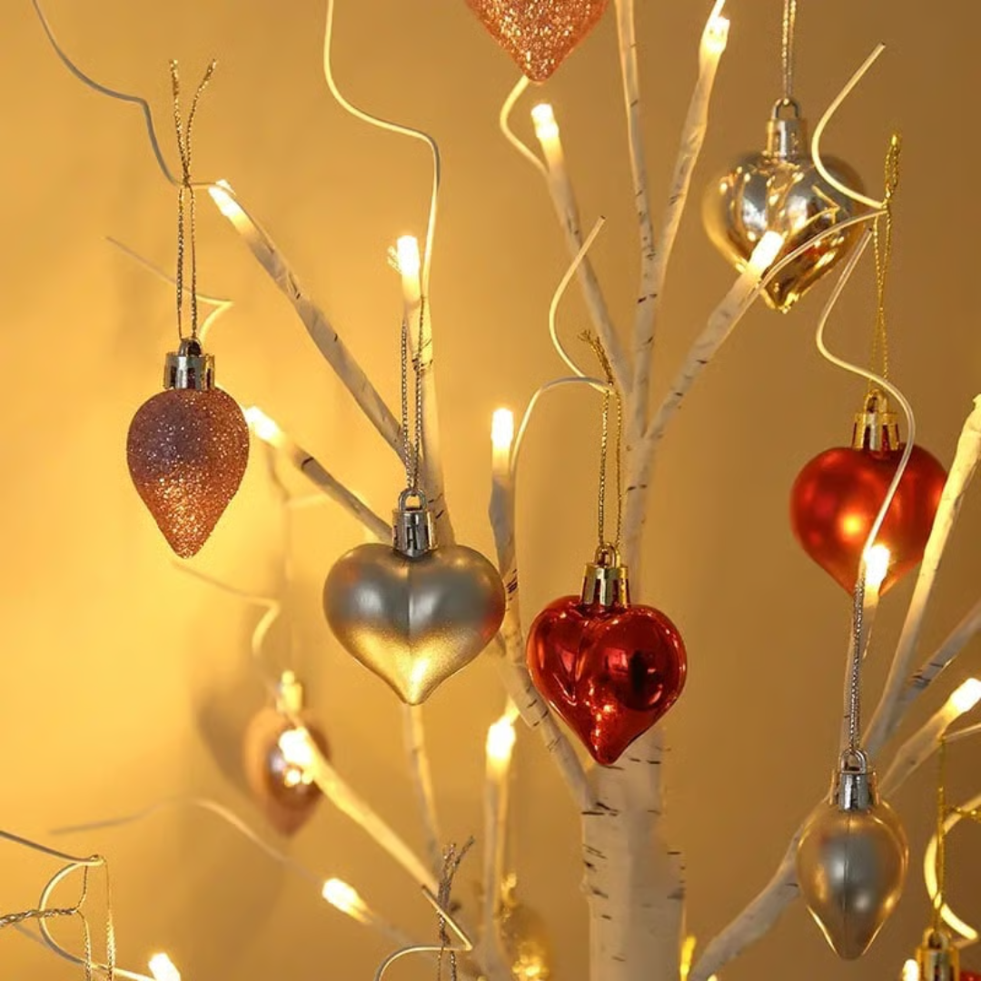 Love Tree™ – LED Berkenboom Met 18 Hartornamenten