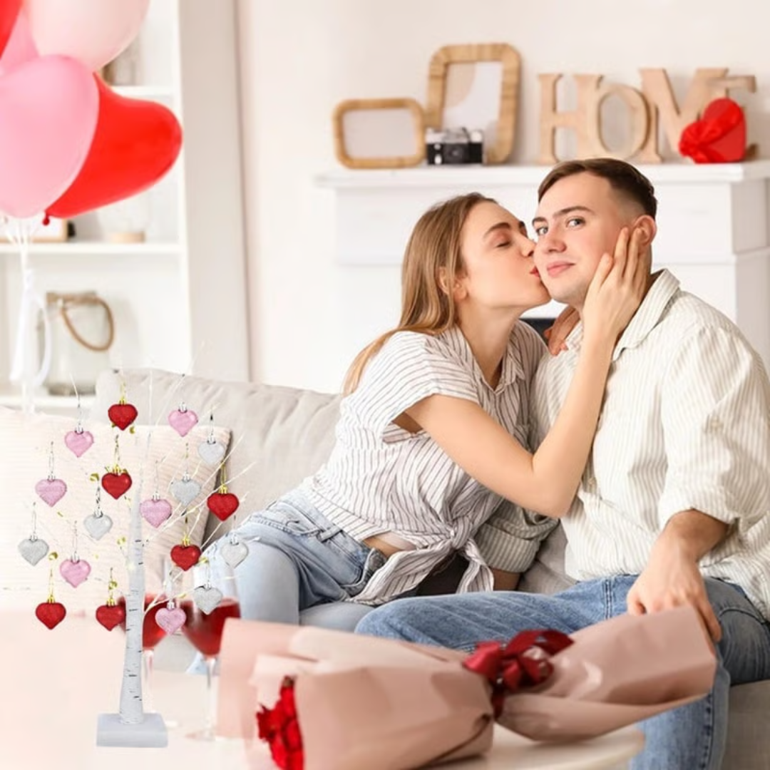 Love Tree™ – LED Berkenboom Met 18 Hartornamenten