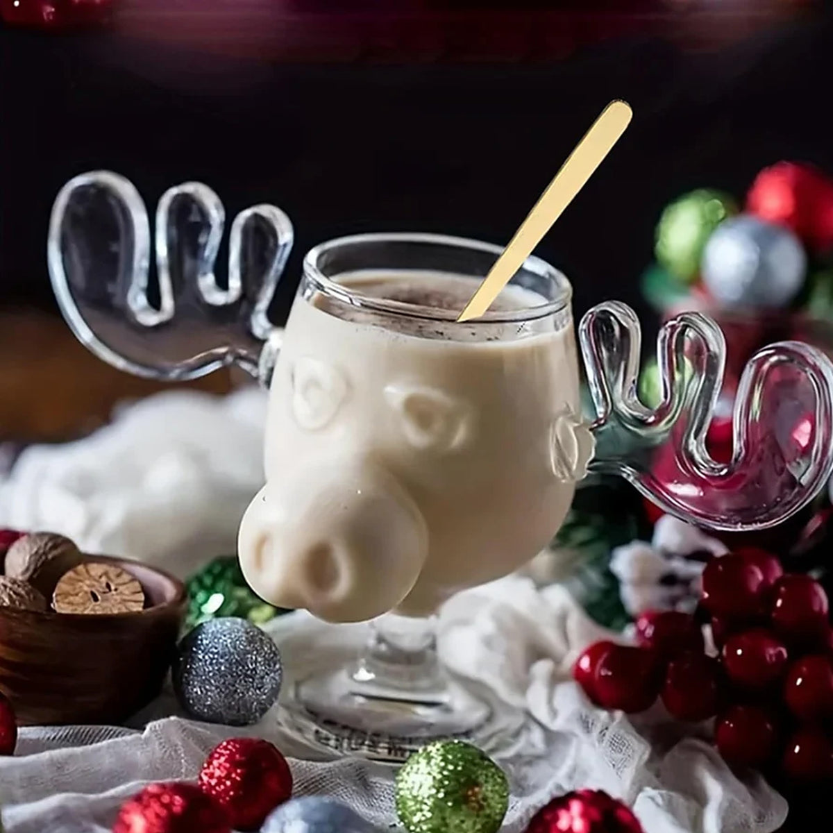 Elandmok gevuld met warme chocolademelk