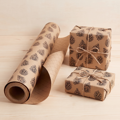 Kerst Inpakpapier Dennenappels