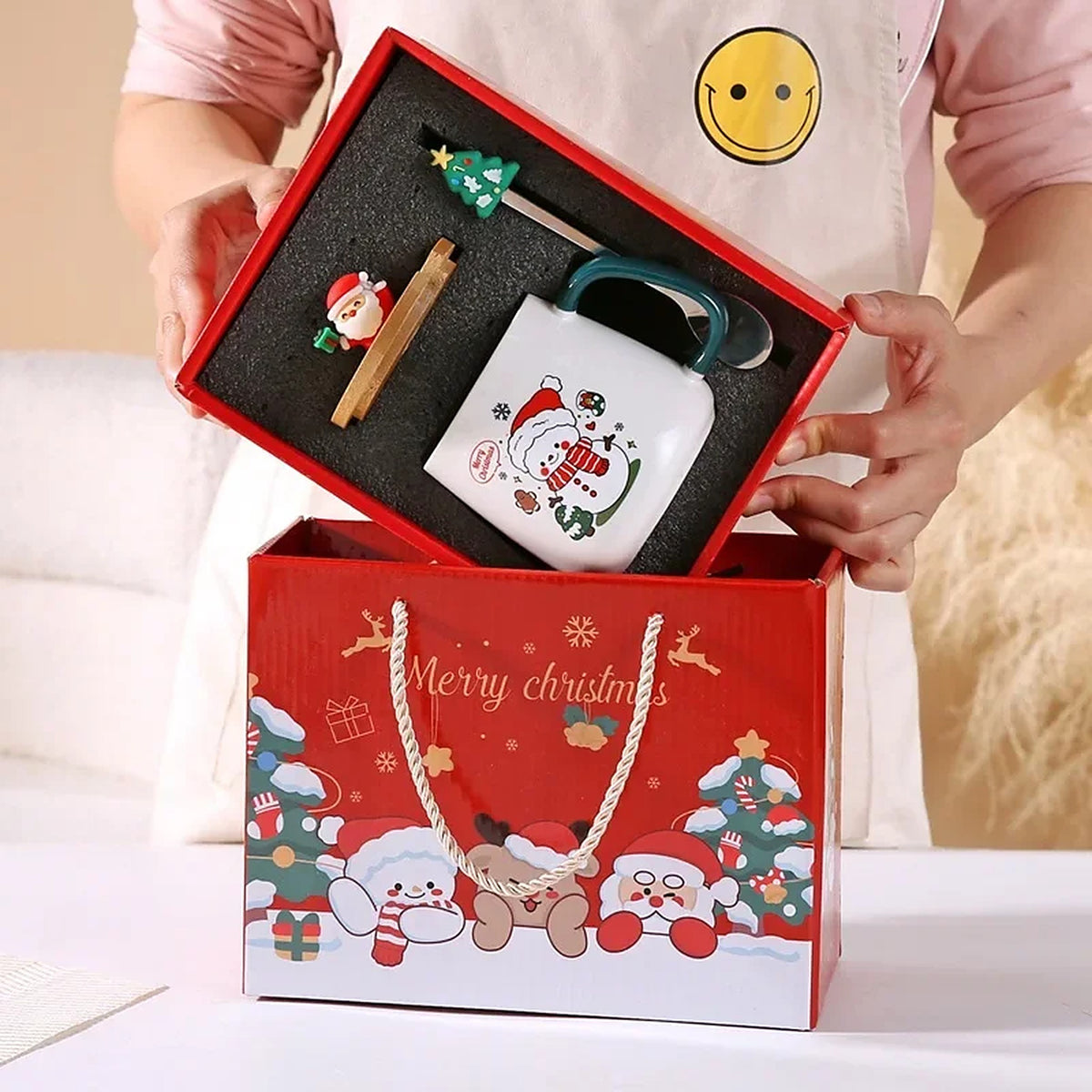 Kerstmok in cadeaudoos groen met sneeuwpop