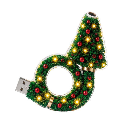 Kerstprojector in boomvorm met USB-stekker op witte achtergrond