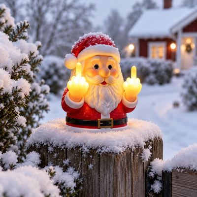 Ondeugende Kerstman Lamp buiten in de sneeuw