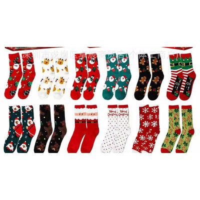 Twaalf paar kerstsokken met verschillende prints