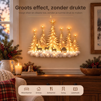 Verlichte kerstdecoratie aan de muur boven een dressoir